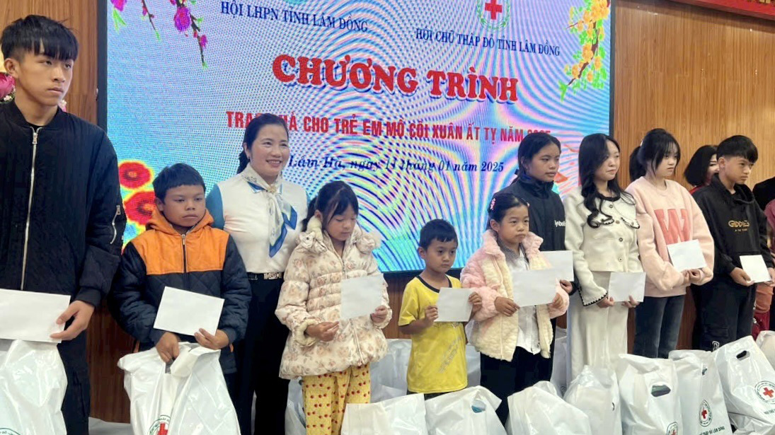 Trao tặng quà Tết cho 47 trẻ em mồ côi