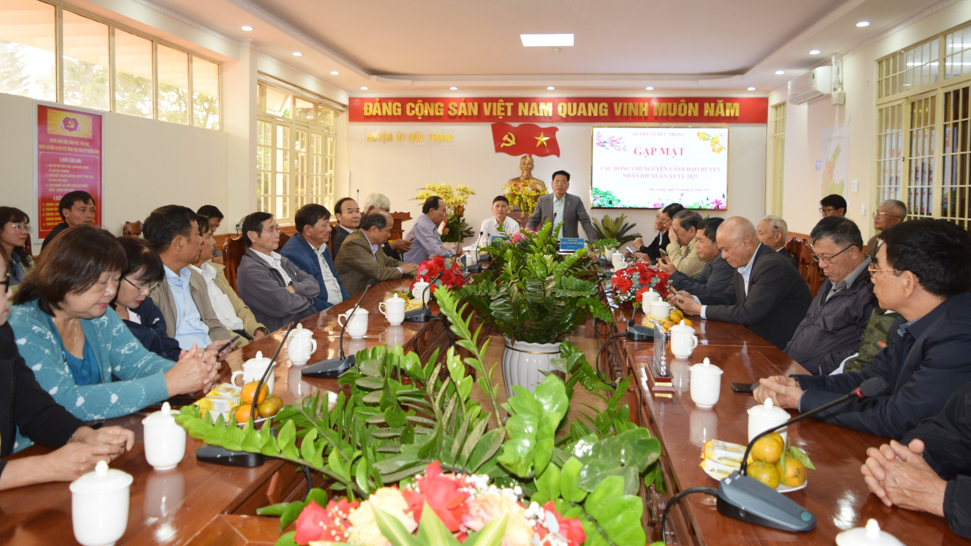 Đức Trọng gặp mặt nguyên lãnh đạo huyện qua các thời kỳ