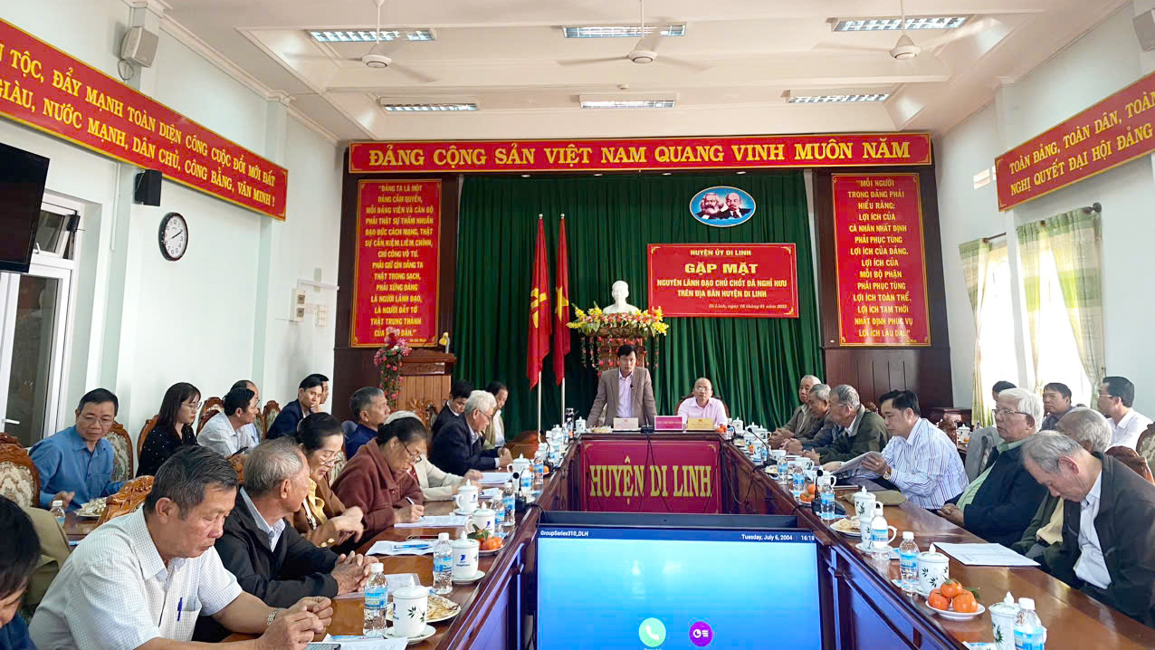 Di Linh gặp mặt các đồng chí nguyên lãnh đạo huyện qua các thời kỳ