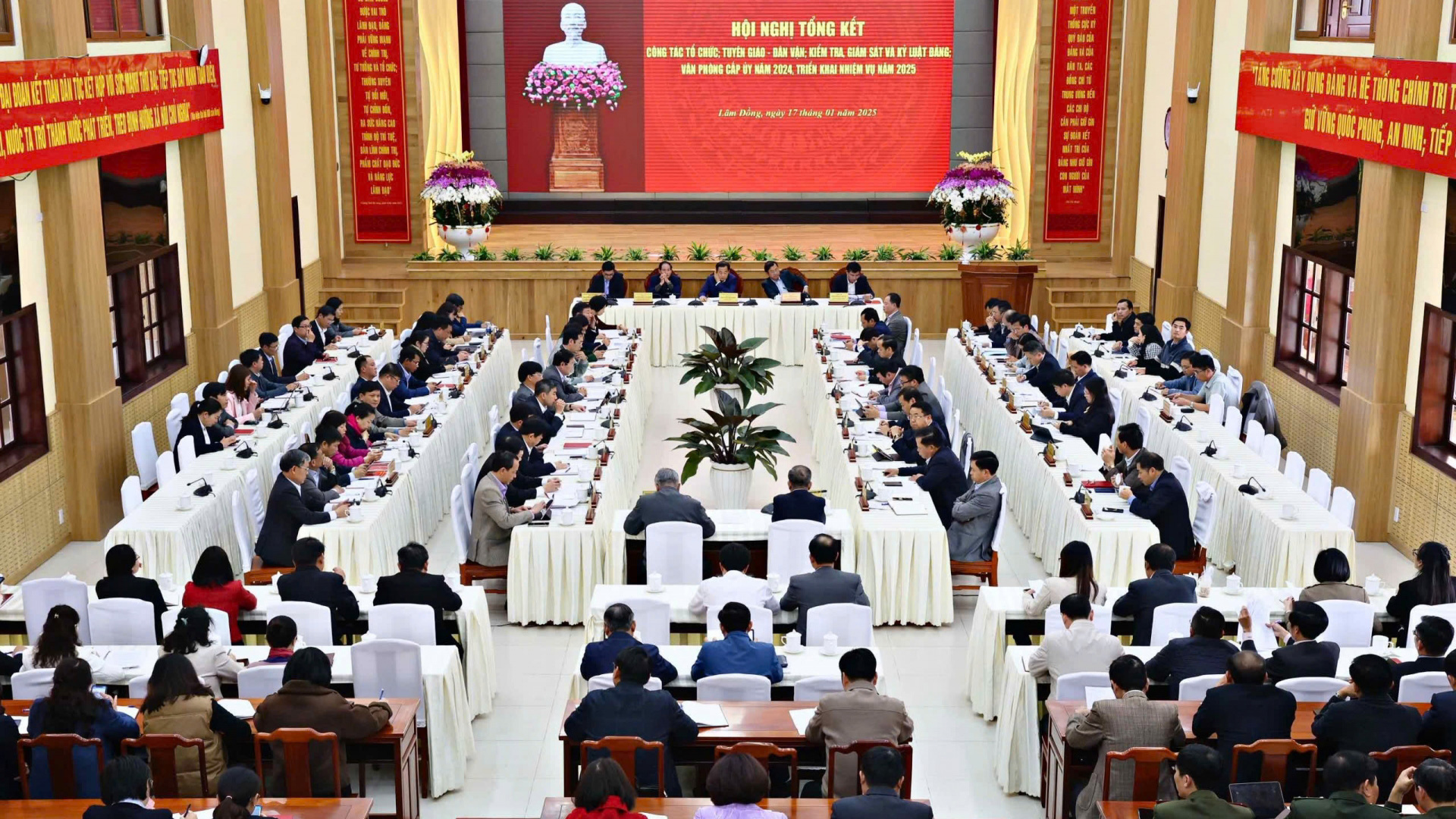 Các Ban Đảng và Văn phòng cấp uỷ tổng kết hoạt động năm 2024, triển khai nhiệm vụ năm 2025