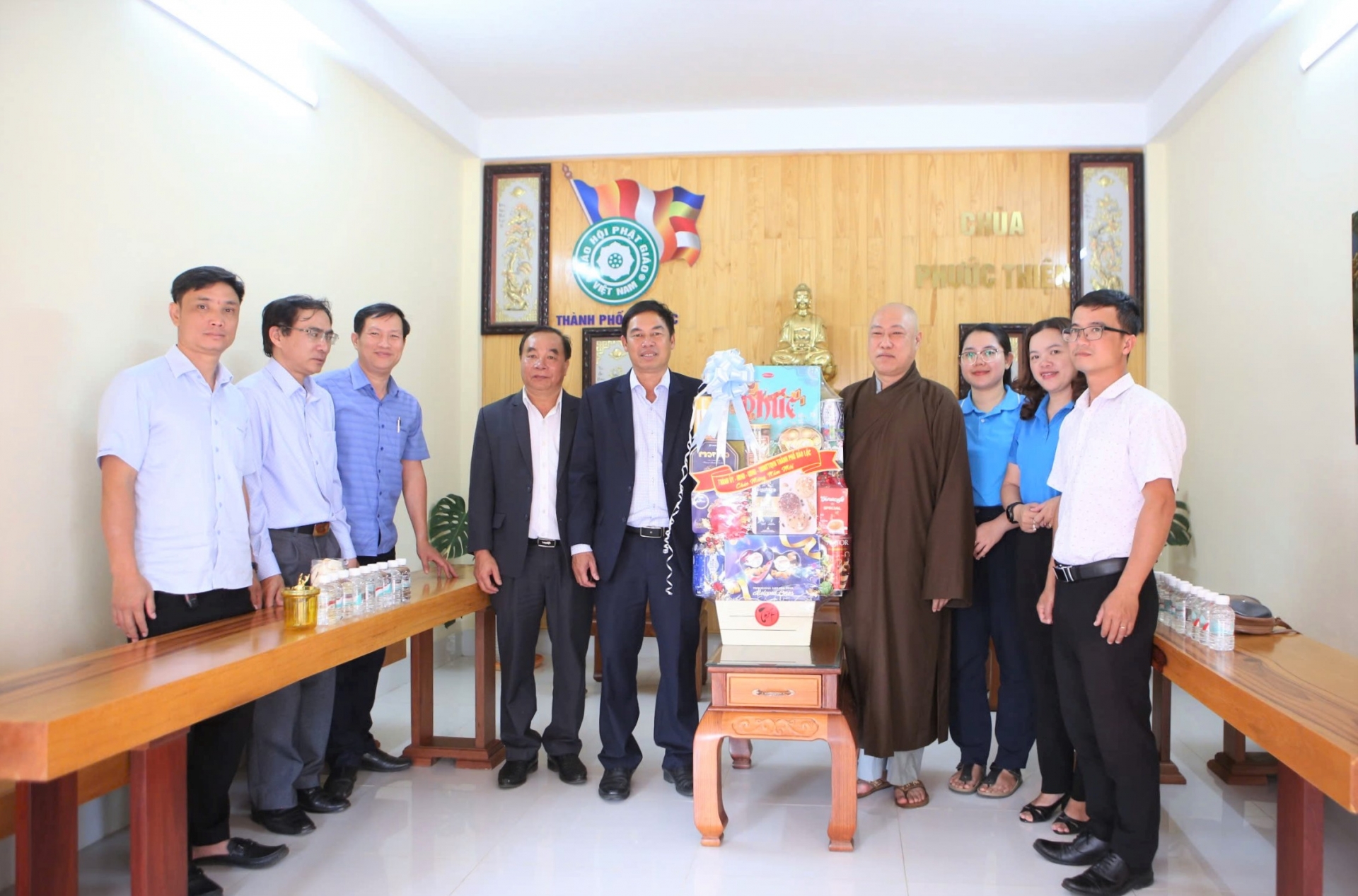 Lãnh đạo TP Bảo Lộc thăm, chúc Tết các cơ sở tôn giáo và gia đình chính sách