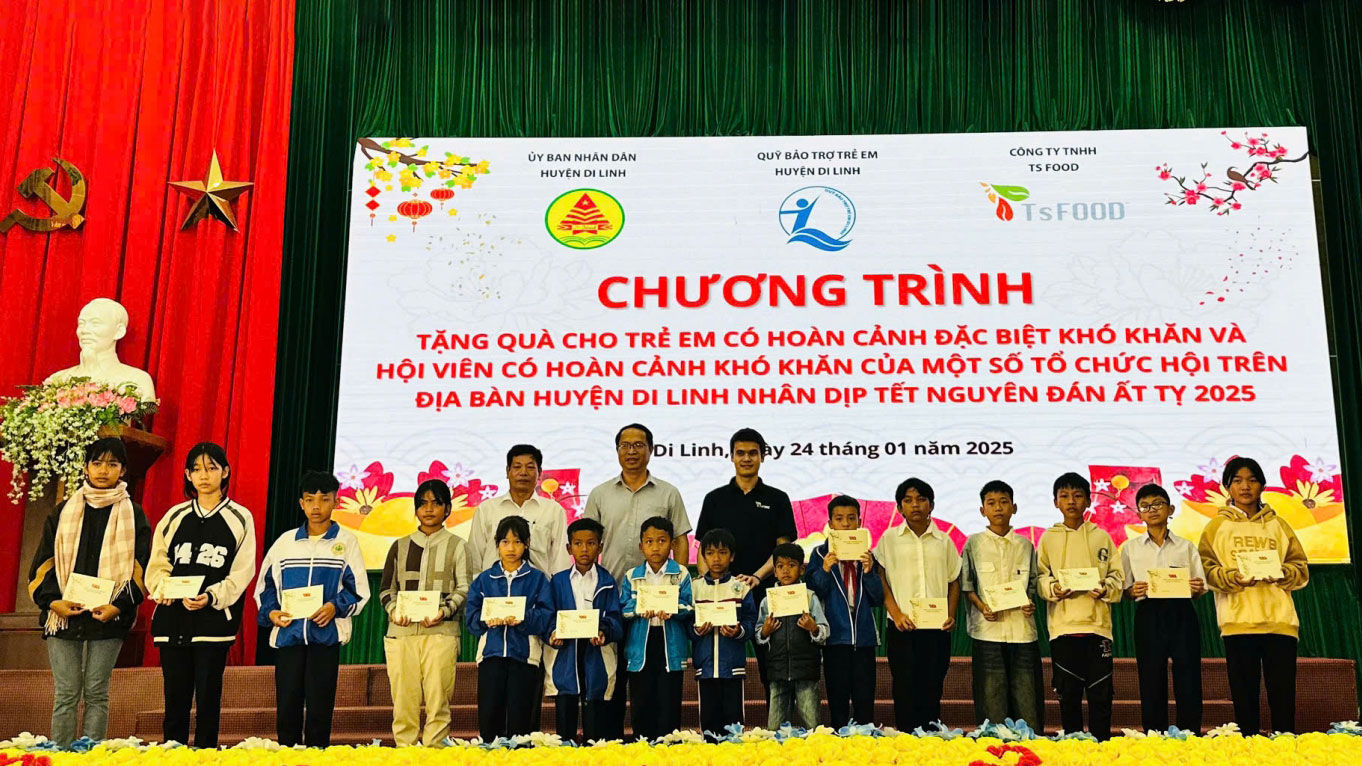 Di Linh: Tặng quà Tết cho trẻ em và hội viên có hoàn cảnh khó khăn