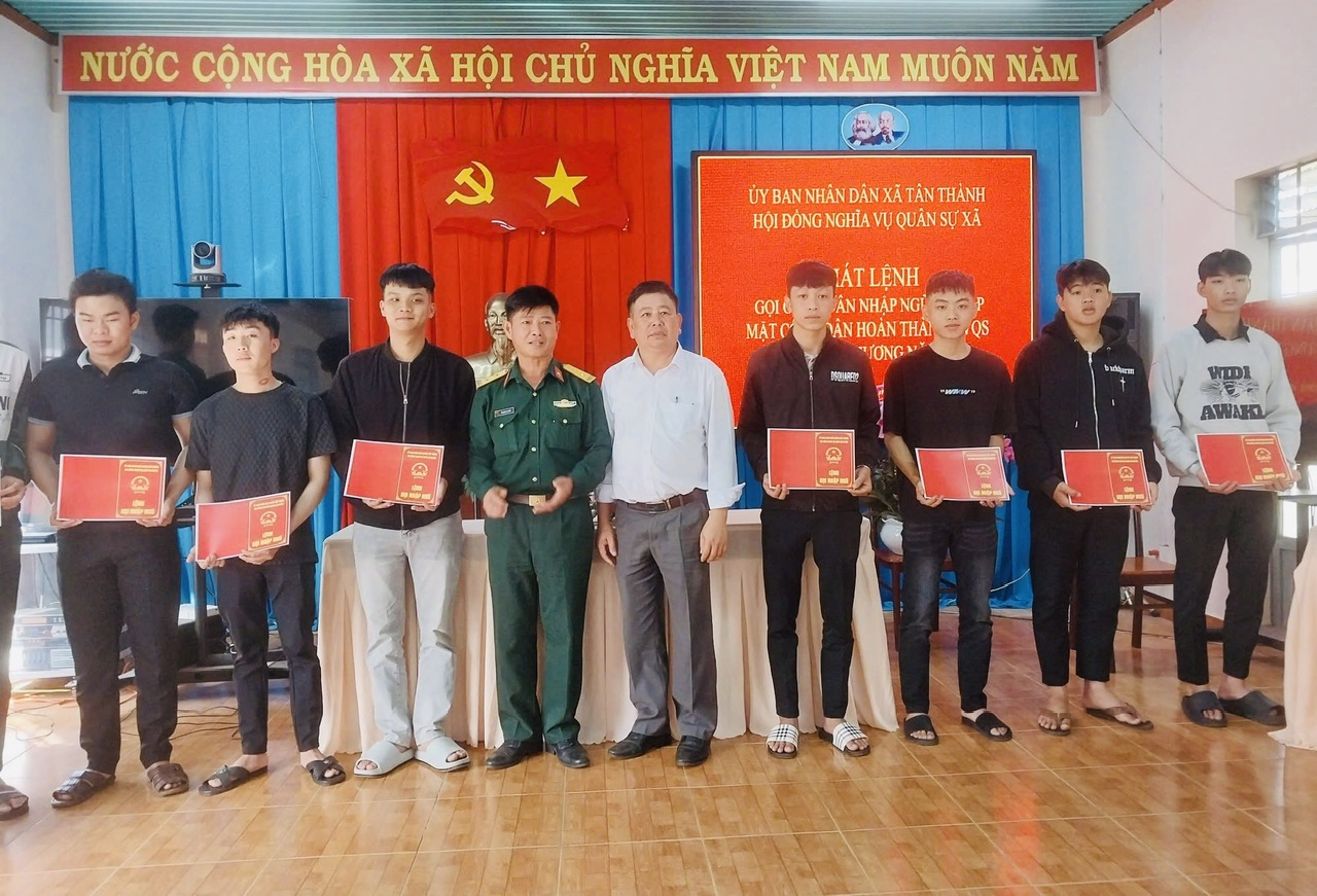 Đức Trọng tổ chức phát lệnh gọi công dân nhập ngũ năm 2025