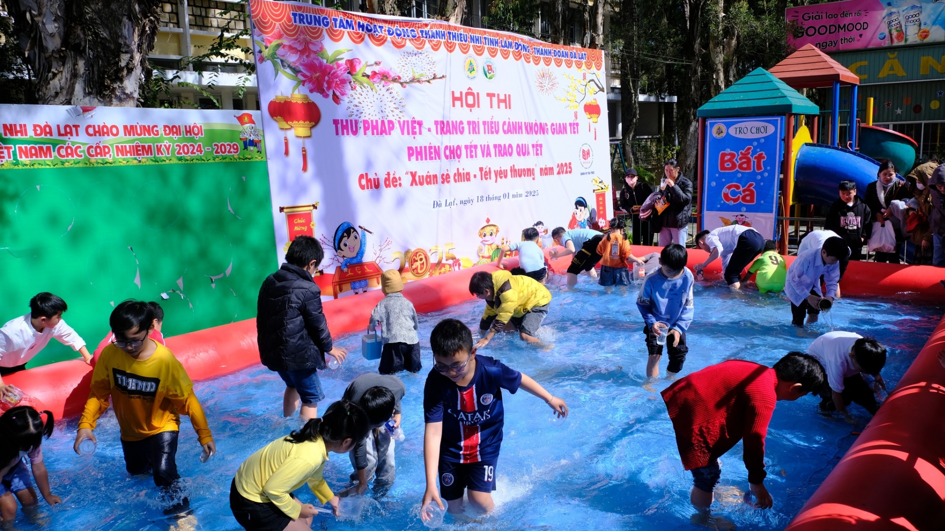 Thiếu nhi Đà Lạt rộn ràng đón Tết tại Hội trại Nụ cười hồng
