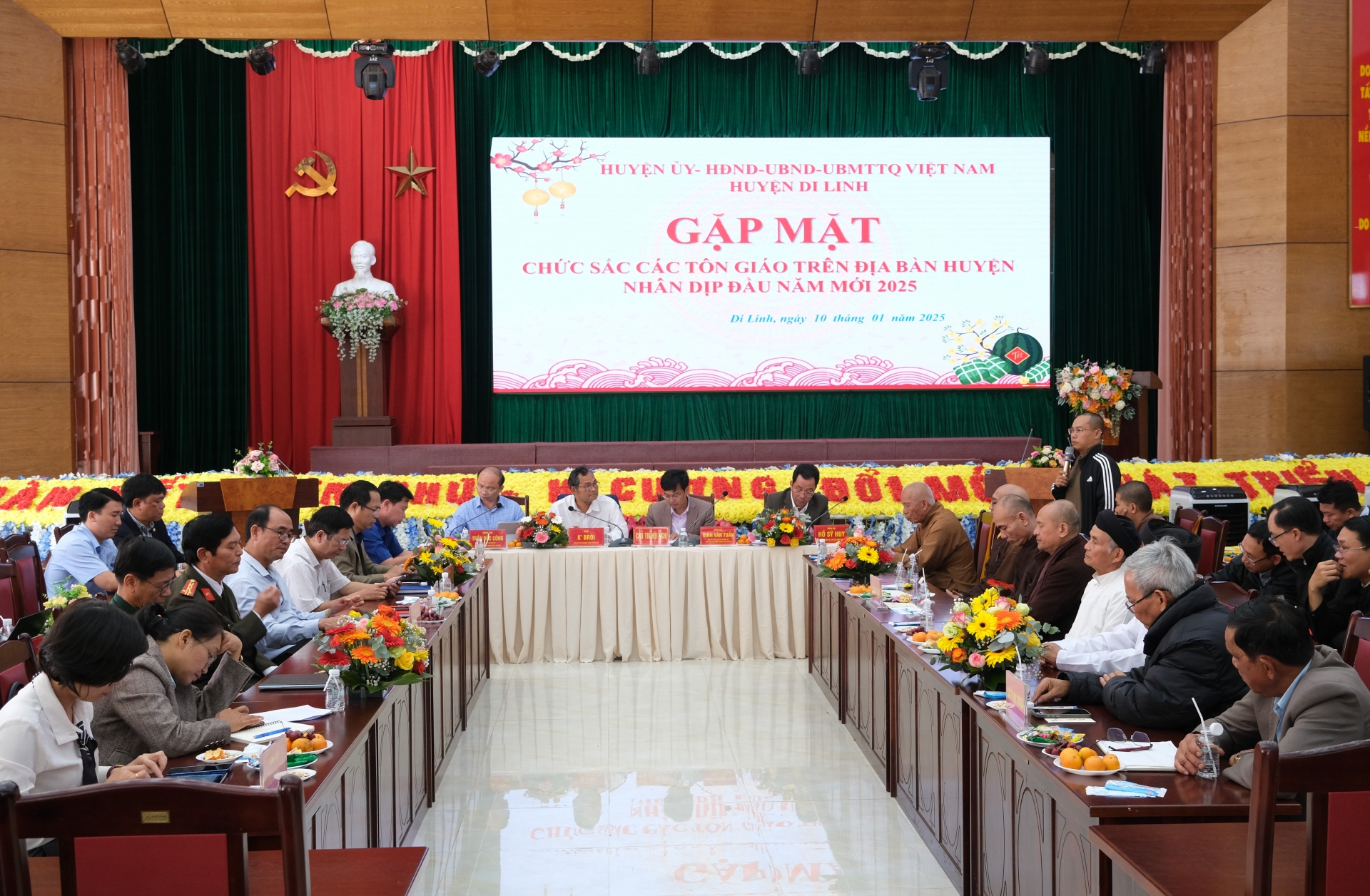 Di Linh gặp mặt chức sắc các tôn giáo nhân dịp năm mới 2025