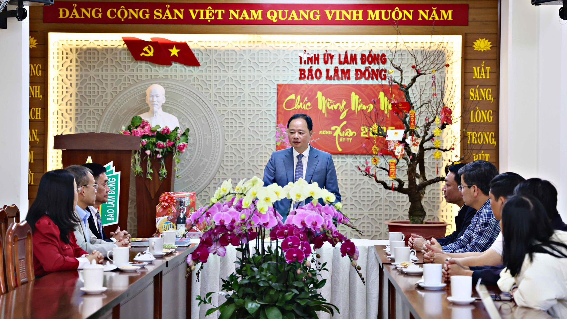 Chủ tịch UBND tỉnh Lâm Đồng Trần Hồng Thái thăm, chúc Tết cơ quan báo chí địa phương