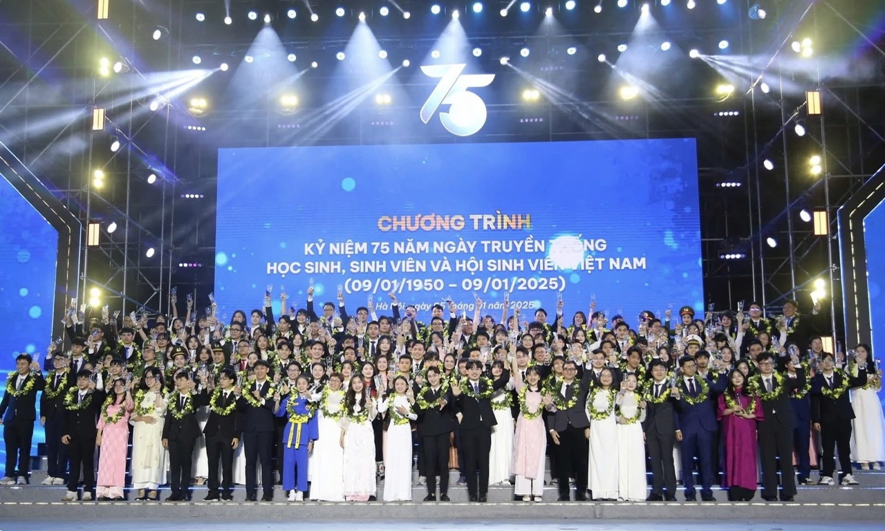Sinh viên Trường Đại học Yersin Đà Lạt nhận giải thưởng Sao Tháng Giêng năm 2024