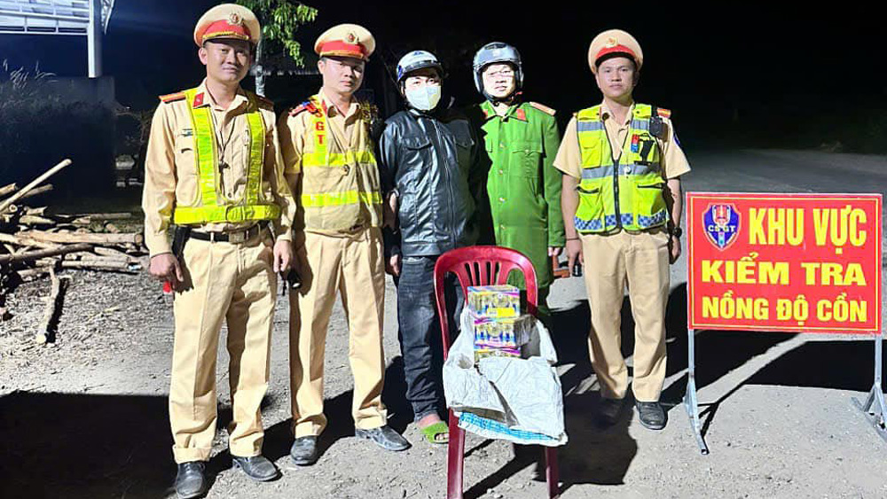 Ðạ Huoai: Tăng cường đảm bảo trật tự an toàn giao thông dịp Tết