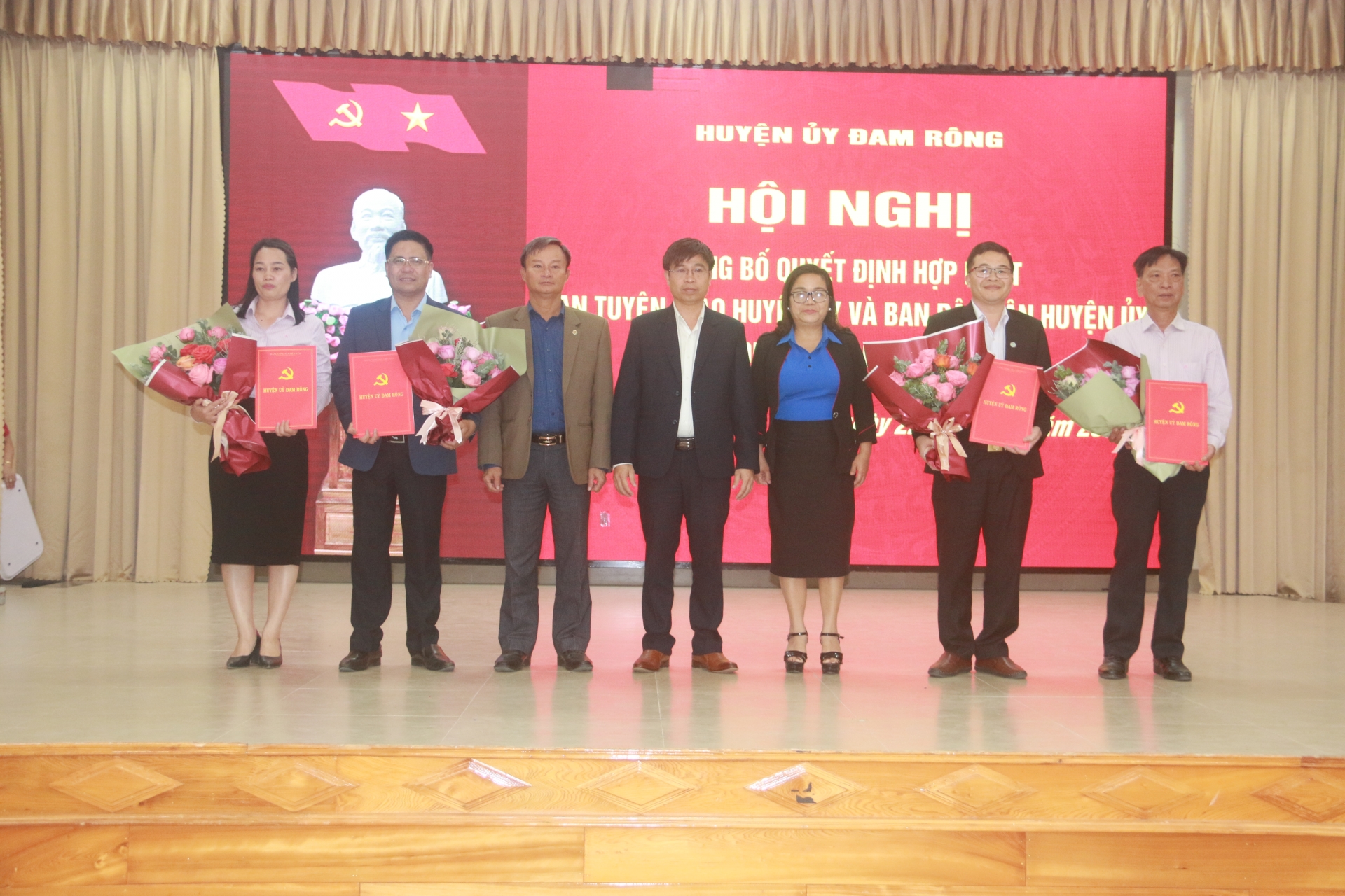 Đam Rông: Công bố Quyết định hợp nhất Ban Tuyên giáo và Ban Dân vận Huyện ủy
