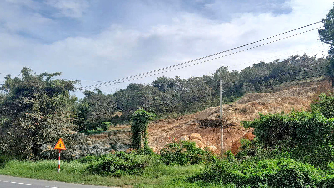 Đạ Huoai: Tiềm ẩn nguy cơ mất an toàn từ khai thác đá tự phát