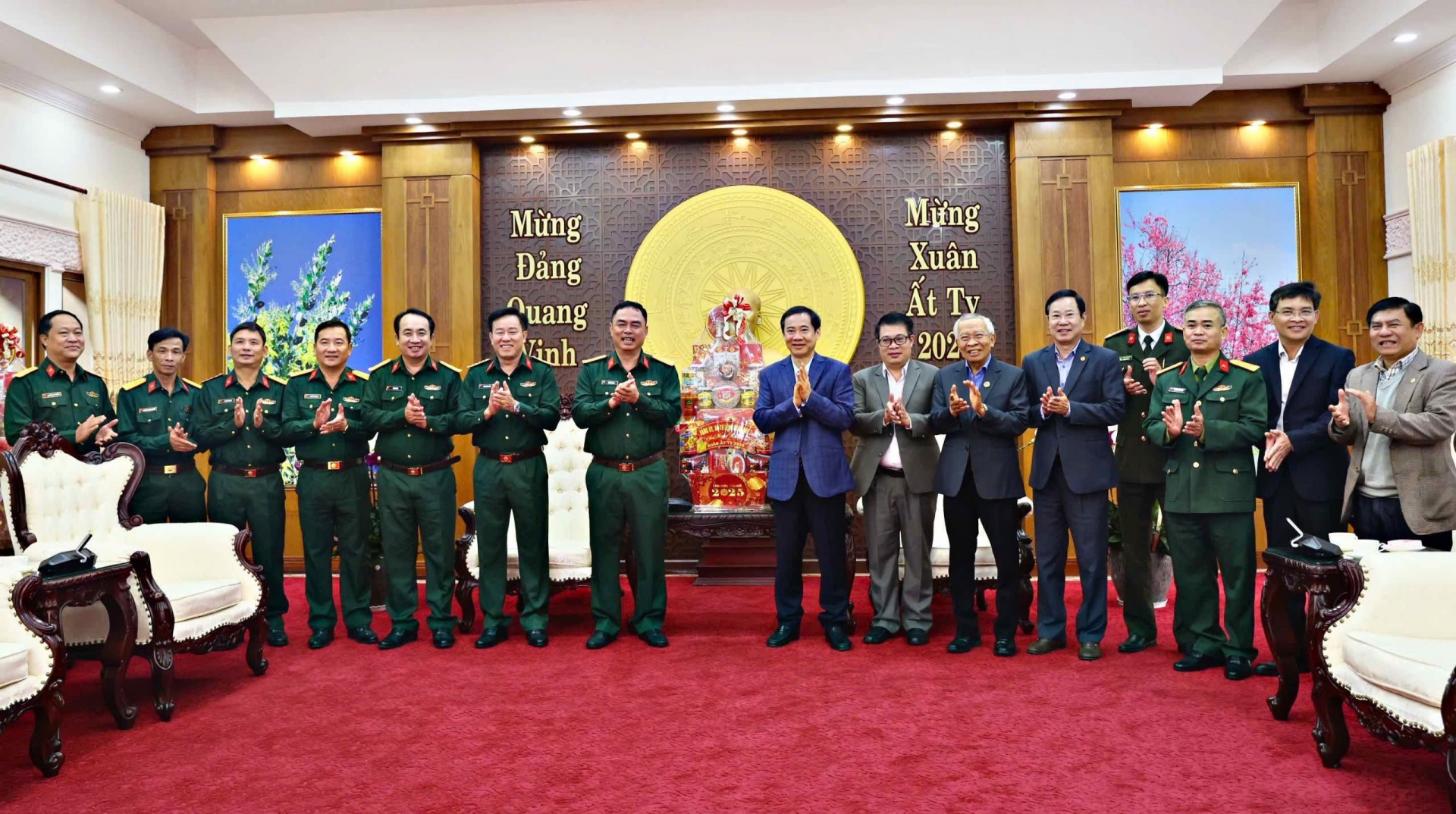 Lãnh đạo Bộ Tư lệnh Quân khu 7 chúc Tết tỉnh Lâm Đồng