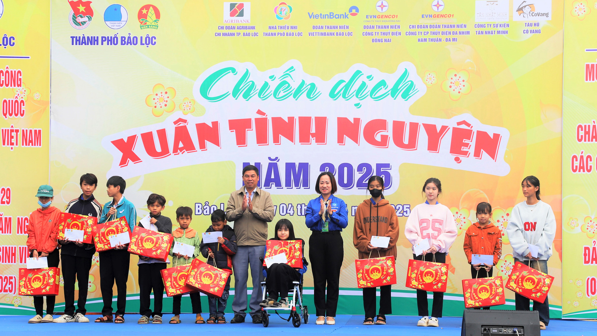 Cùng chia sẻ nghĩa tình mùa xuân