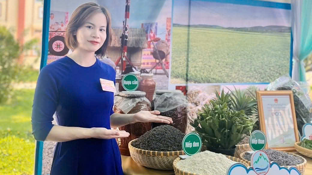 CHỊ NGUYỄN THỊ HỒNG KHANH - BÍ THƯ ÐOÀN XÃ ÐẠ M’RÔNG (HUYỆN ÐAM RÔNG): Tạo môi trường để thế hệ trẻ không ngừng cố gắng