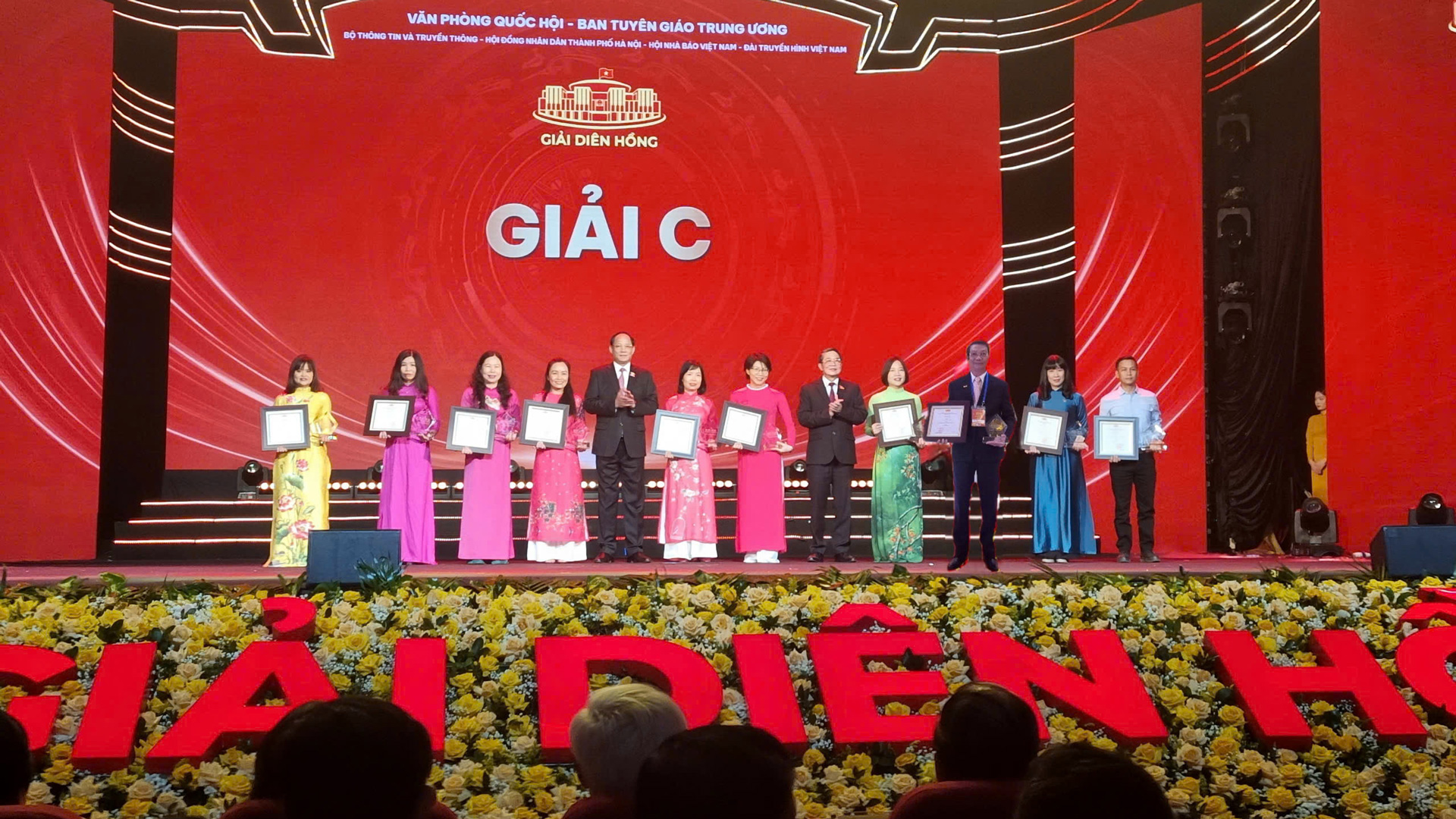 GIẢI DIÊN HỒNG LẦN THỨ BA - NĂM 2025: Lâm Đồng có một tác giả trong nhóm tác giả đoạt Giải C Giải Diên Hồng lần thứ Ba - 2025