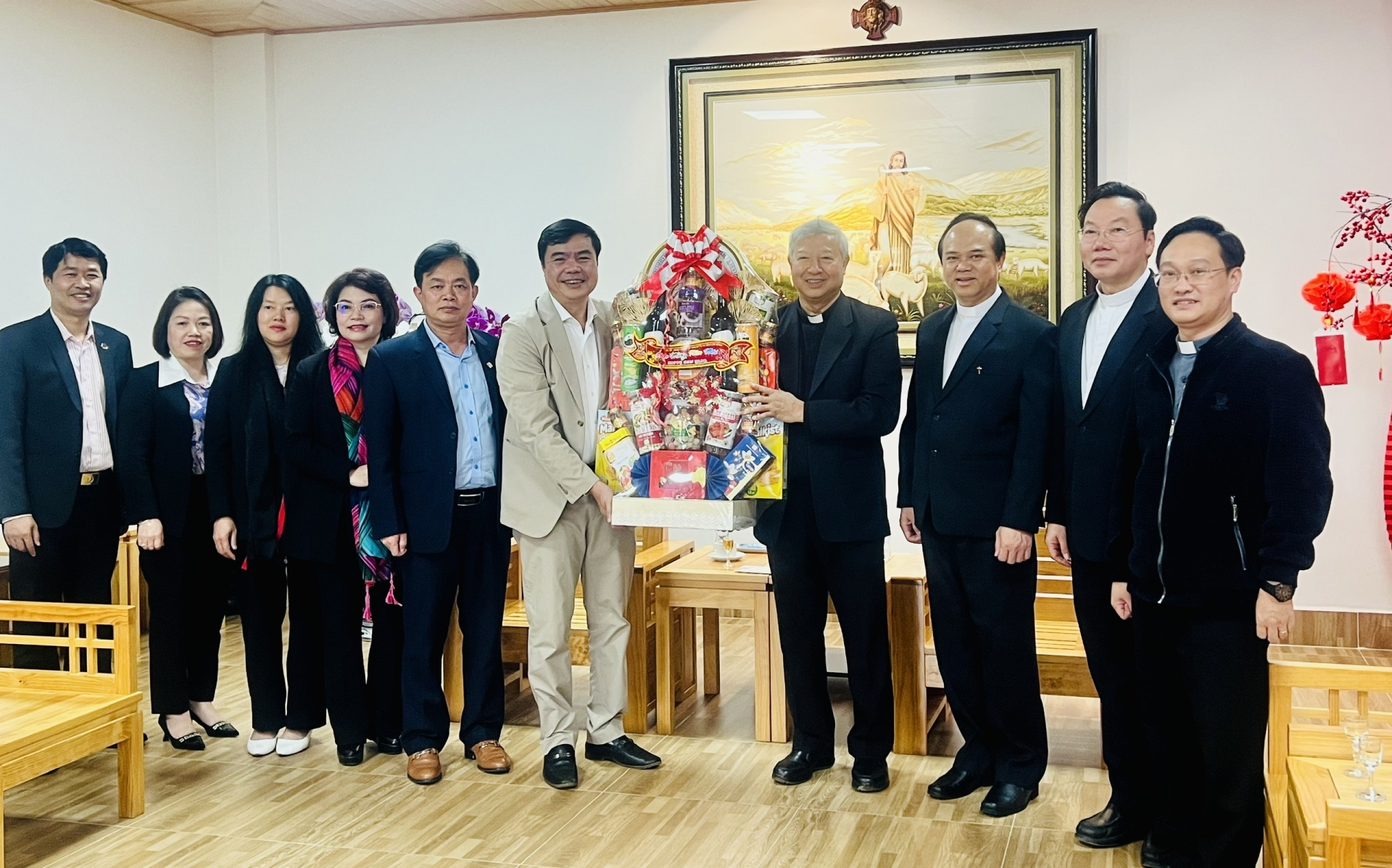 Bí thư Thành uỷ Đà Lạt thăm, chúc Tết các đơn vị, tổ chức tôn giáo