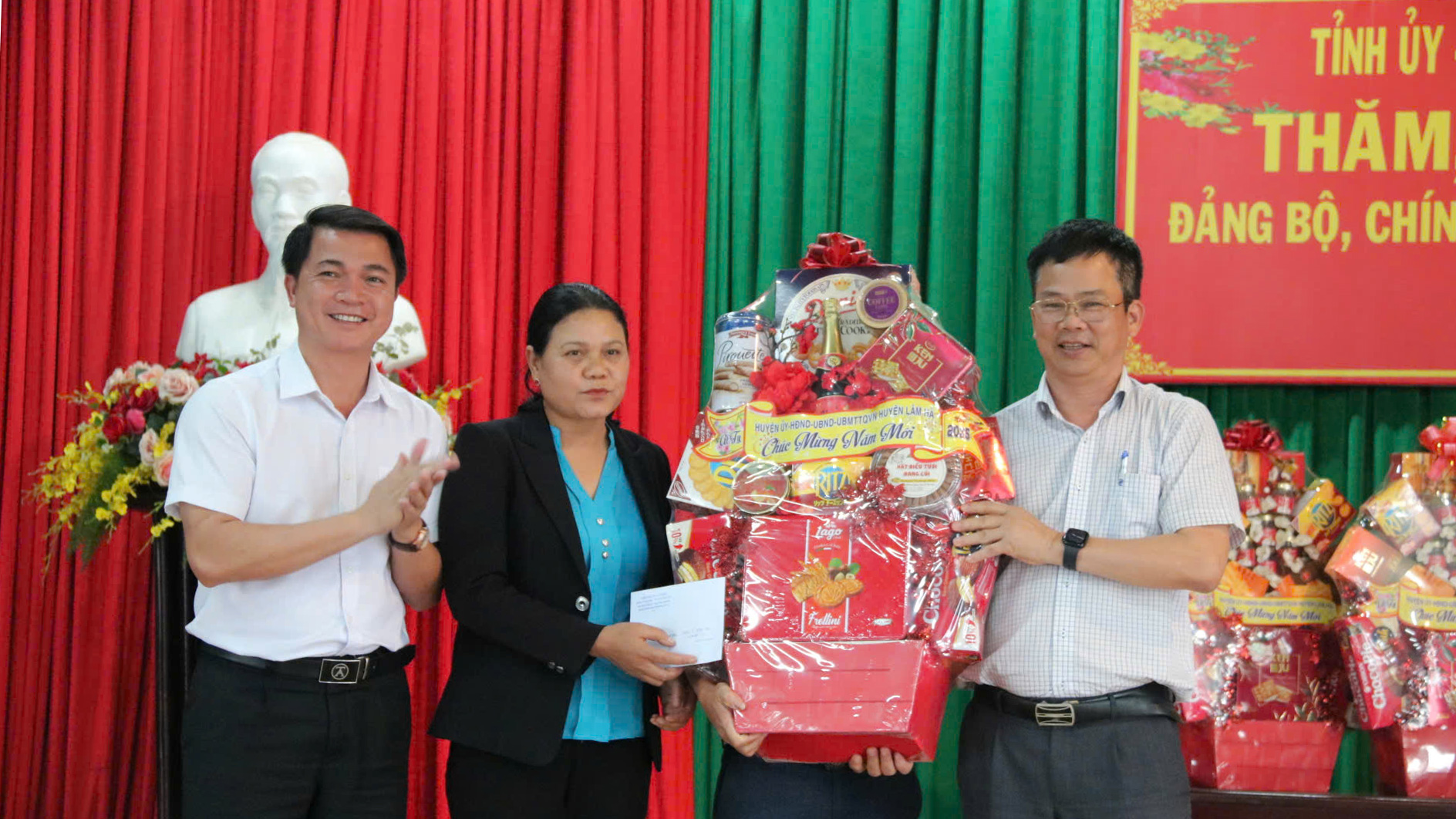 Lãnh đạo huyện Lâm Hà thăm, chúc Tết các xã, thị trấn