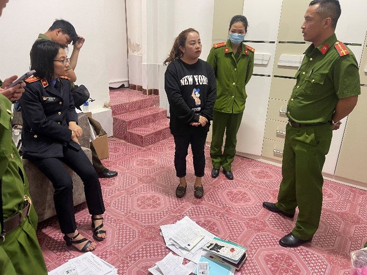 Khởi tố bị can Võ Thị Hồng Phúc về tội “Lừa đảo chiếm đoạt tài sản”
