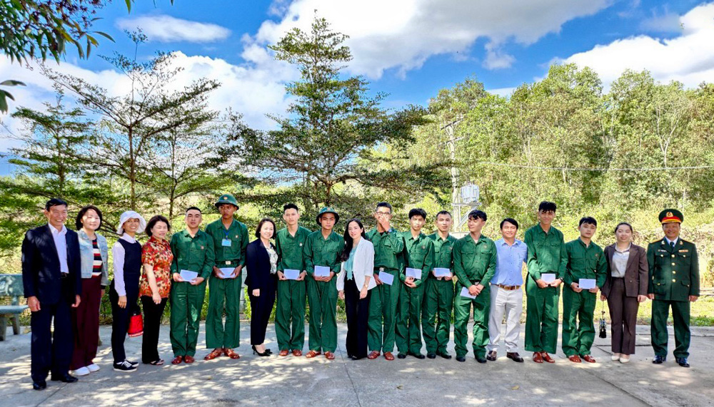 Giao nhận quân tại Học viện Lục quân và Trung đoàn Bộ binh 994