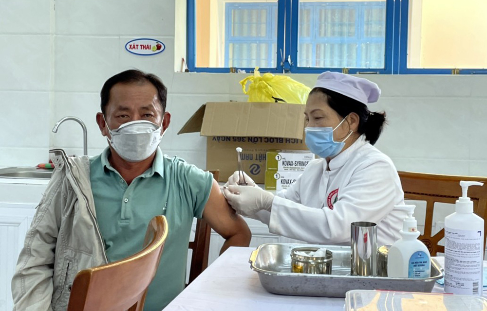 Tăng cường phòng chống dịch bệnh và đẩy nhanh tiến độ tiêm chủng vắc xin phòng Covid-19
