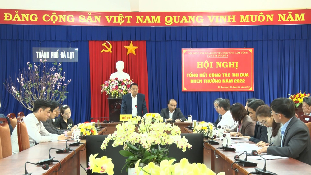 Đẩy mạnh thi đua nêu gương người tốt, việc tốt