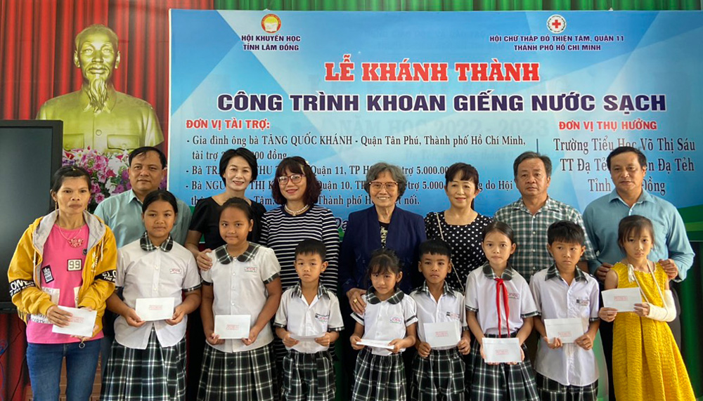 Đạ Tẻh: Khánh thành công trình giếng khoan và trao học bổng cho học sinh