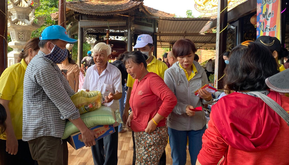 Cát Tiên: Trao 250 phần quà cho các hộ gia đình có hoàn cảnh khó khăn