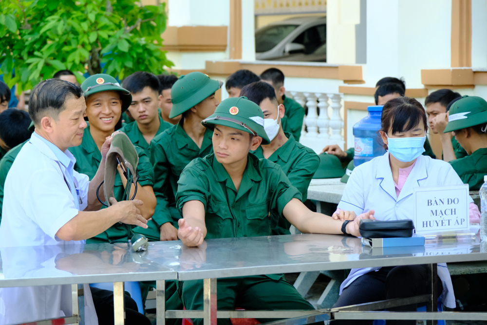 Thanh niên Cát Tiên háo hức trước giờ lên đường nhập ngũ