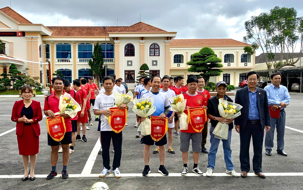 Lạc Dương: Giải bóng chuyền chào mừng kỷ niệm 93 năm Ngày thành lập Đảng Cộng sản Việt Nam