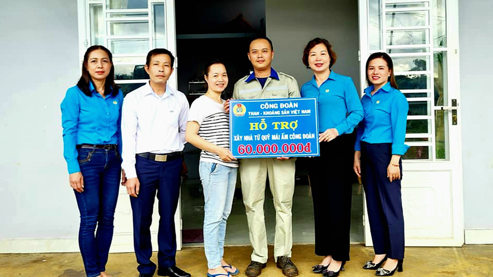 Đặt quyền lợi, lợi ích người lao động lên hàng đầu
