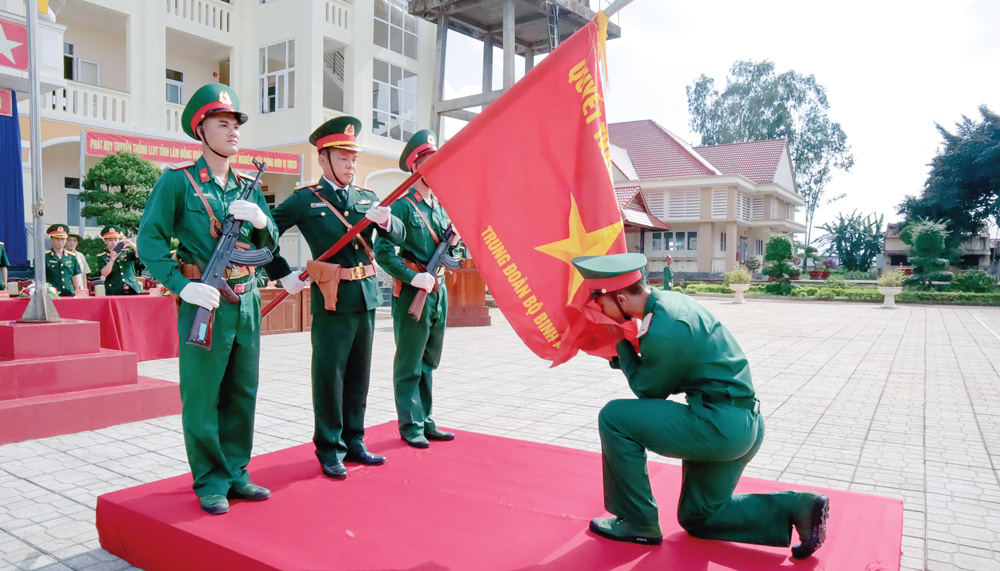 Tự hào khoác màu xanh áo lính