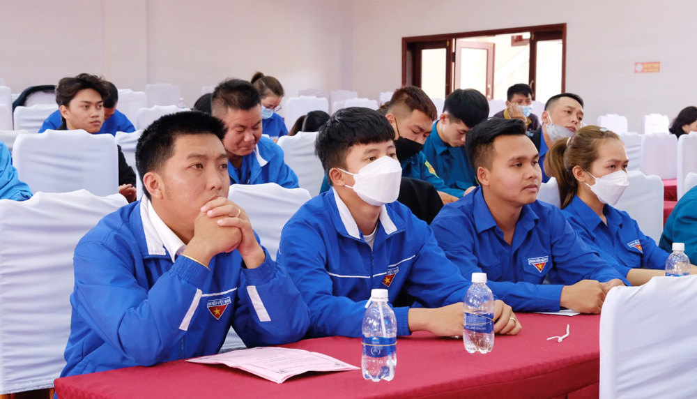 Tăng cường công tác giáo dục cho thế hệ trẻ trên không gian mạng