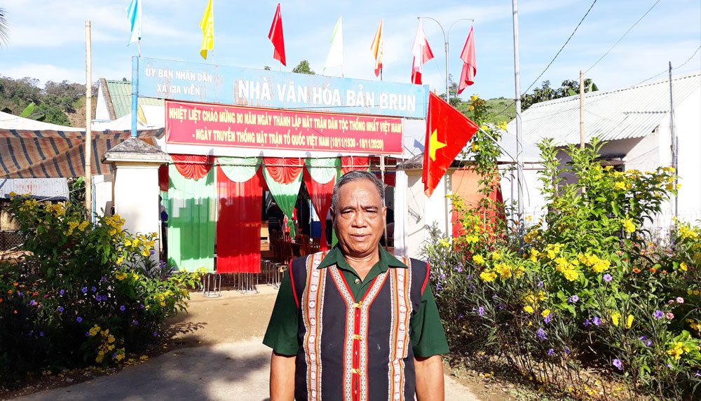 Người già làng tận tụy