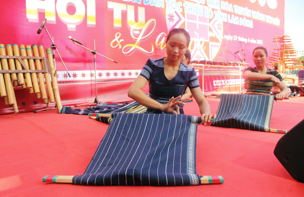 Bảo tồn trang phục truyền thống dân tộc K’Ho ở Lạc Dương