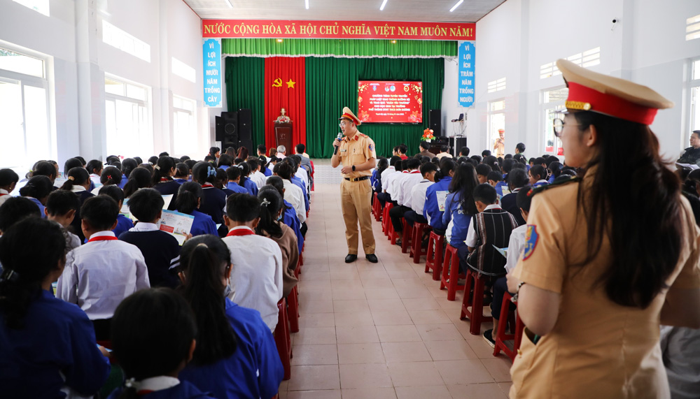 Quản lý xe ô tô hợp đồng đưa đón học sinh để đảm bảo quyền lợi cho phụ huynh, học sinh