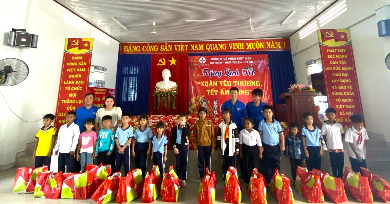 Công ty ĐHĐ tổ chức Chương trình Xuân yêu thương - Tết ấm lòng