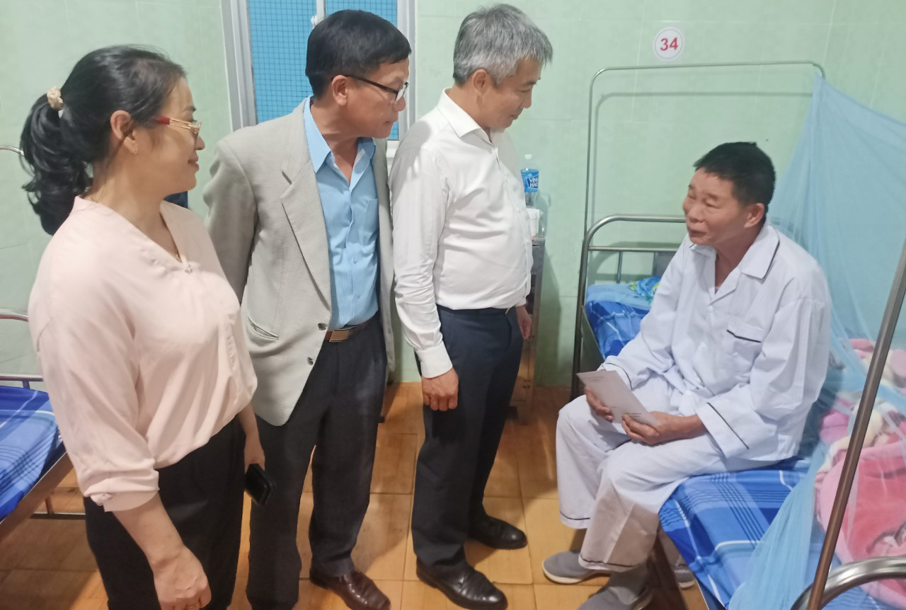 Lãnh đạo huyện Đức Trọng thăm, động viên các đơn vị trực Tết