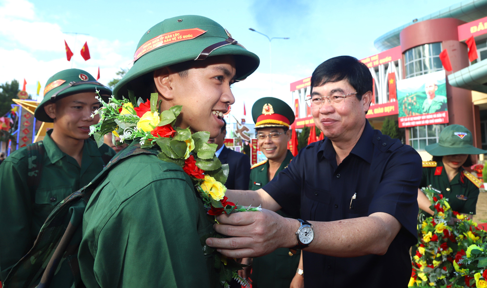 Sáng nay, 1.454 thanh niên Lâm Đồng nô nức lên đường nhập ngũ