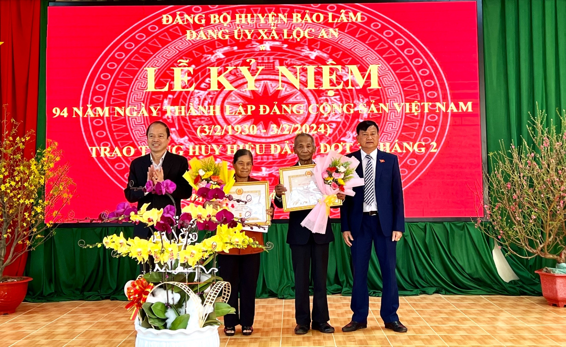 Bảo Lâm: Trao Huy hiệu Đảng đợt 3/2 cho 31 đảng viên
