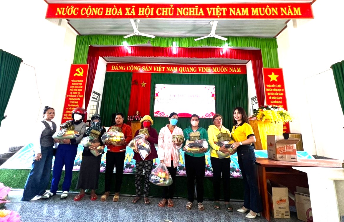Bảo Lộc: Trao tặng 1.000 phần quà Tết cho người khó khăn, yếu thế