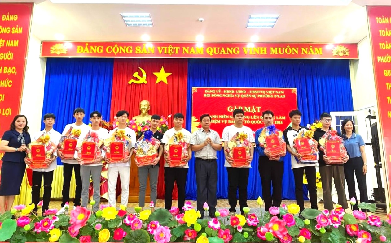 Bảo Lộc: Gặp mặt, động viên thanh niên chuẩn bị lên đường nhập ngũ