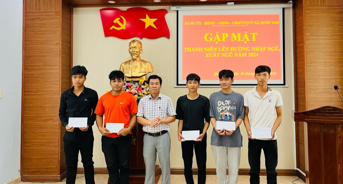 Đạ Tẻh: Thăm, tặng quà tân binh trước ngày lên đường nhập ngũ