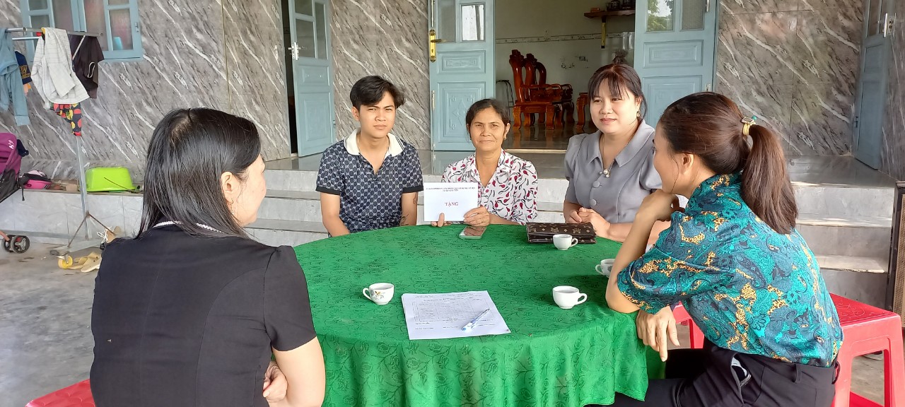 Cát Tiên: Thăm, tặng quà cho các tân binh nhập ngũ năm 2024