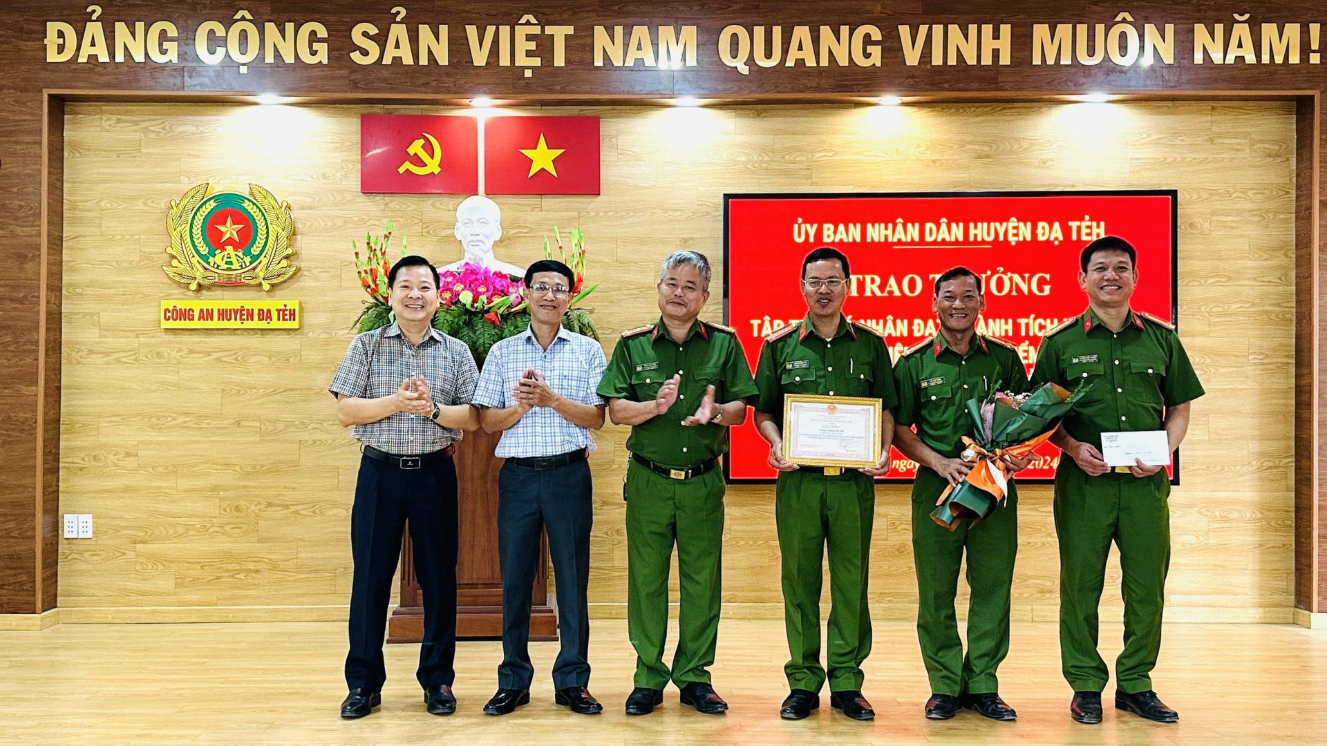 Đạ Tẻh: Khen thưởng các tập thể và cá nhân có thành tích xuất sắc phá chuyên án ma túy