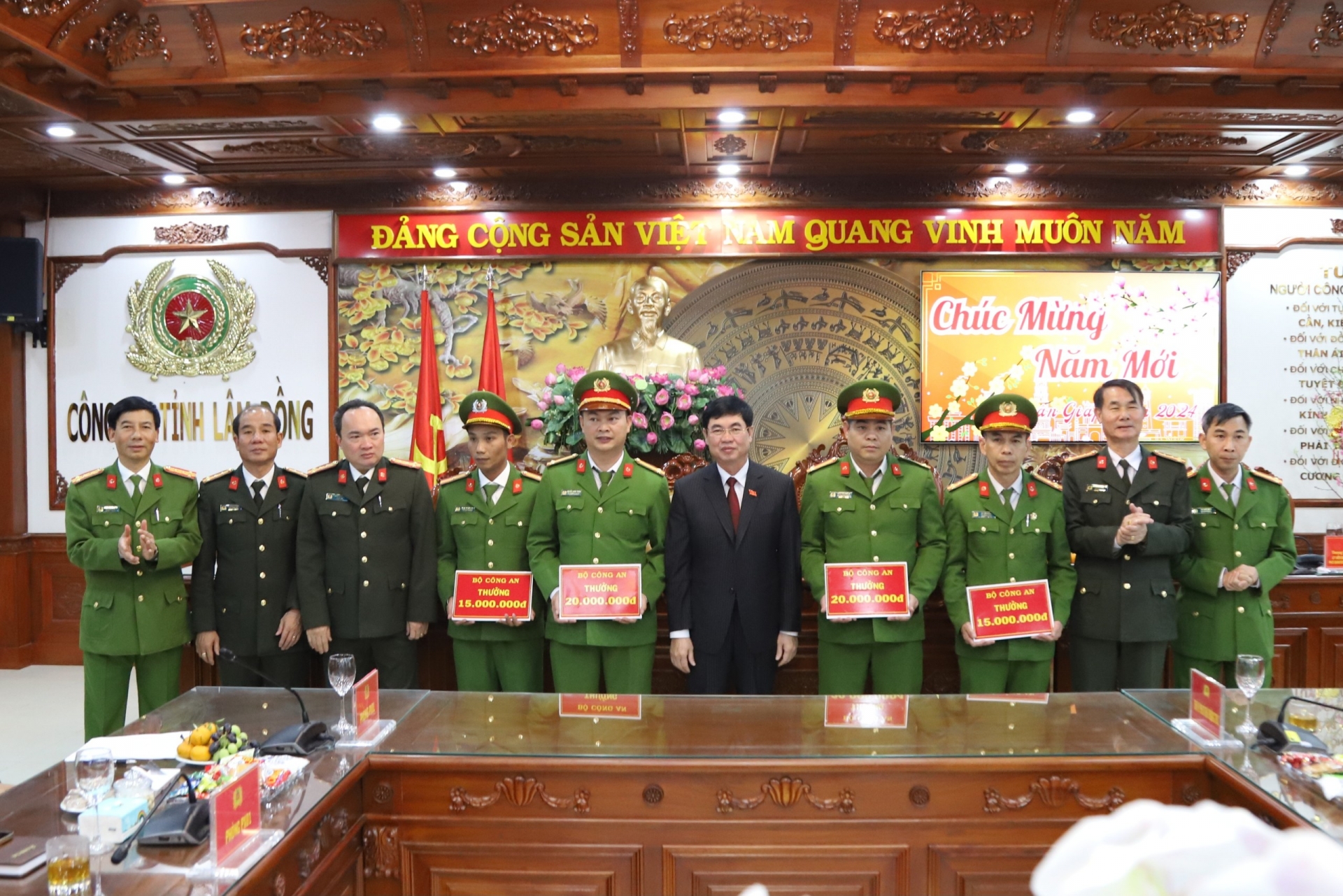 Bộ Công an khen thưởng nhiều đơn vị vì chiến công xuất sắc phá vụ án cướp ngân hàng