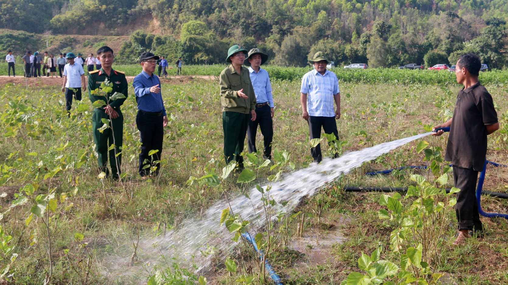 Lãnh đạo huyện Đam Rông thăm các mô hình sản xuất đầu xuân Giáp Thìn