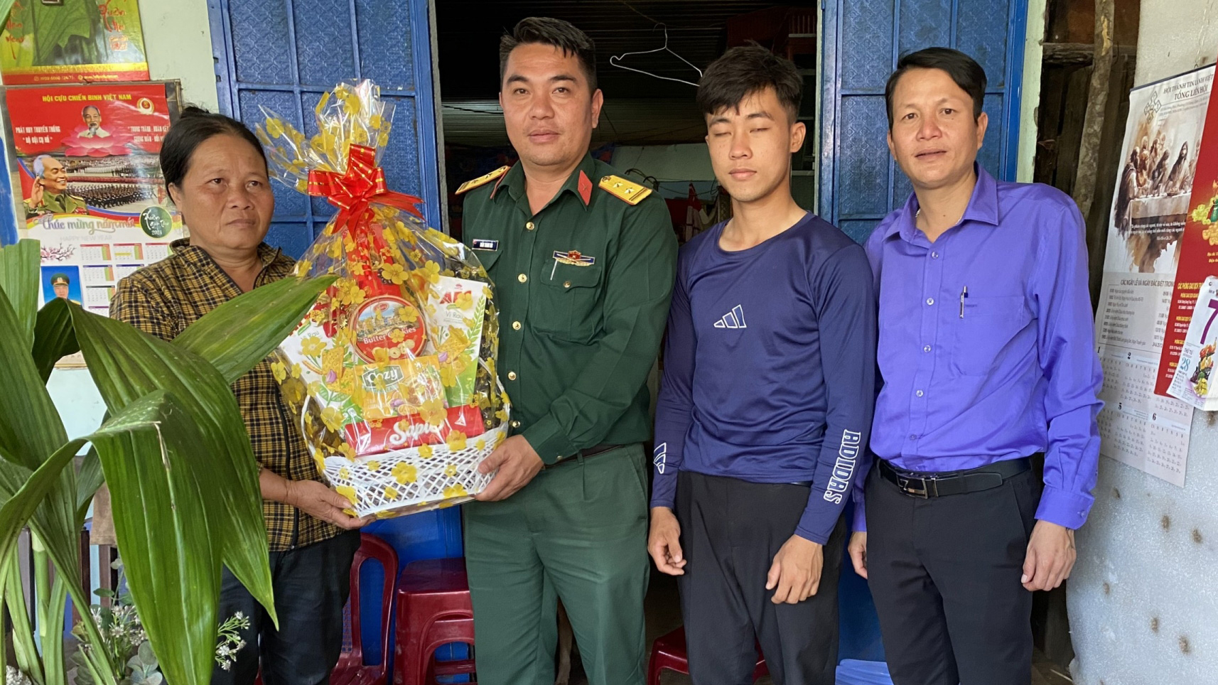 Di Linh: Thăm hỏi, động viên thanh niên chuẩn bị lên đường nhập ngũ