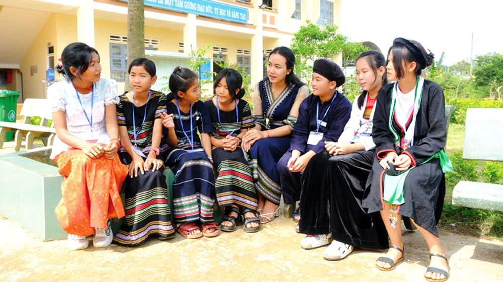 Thu hút, trọng dụng nhân tài người DTTS