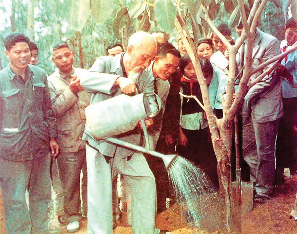 Chủ tịch Hồ Chí Minh với Tết trồng cây