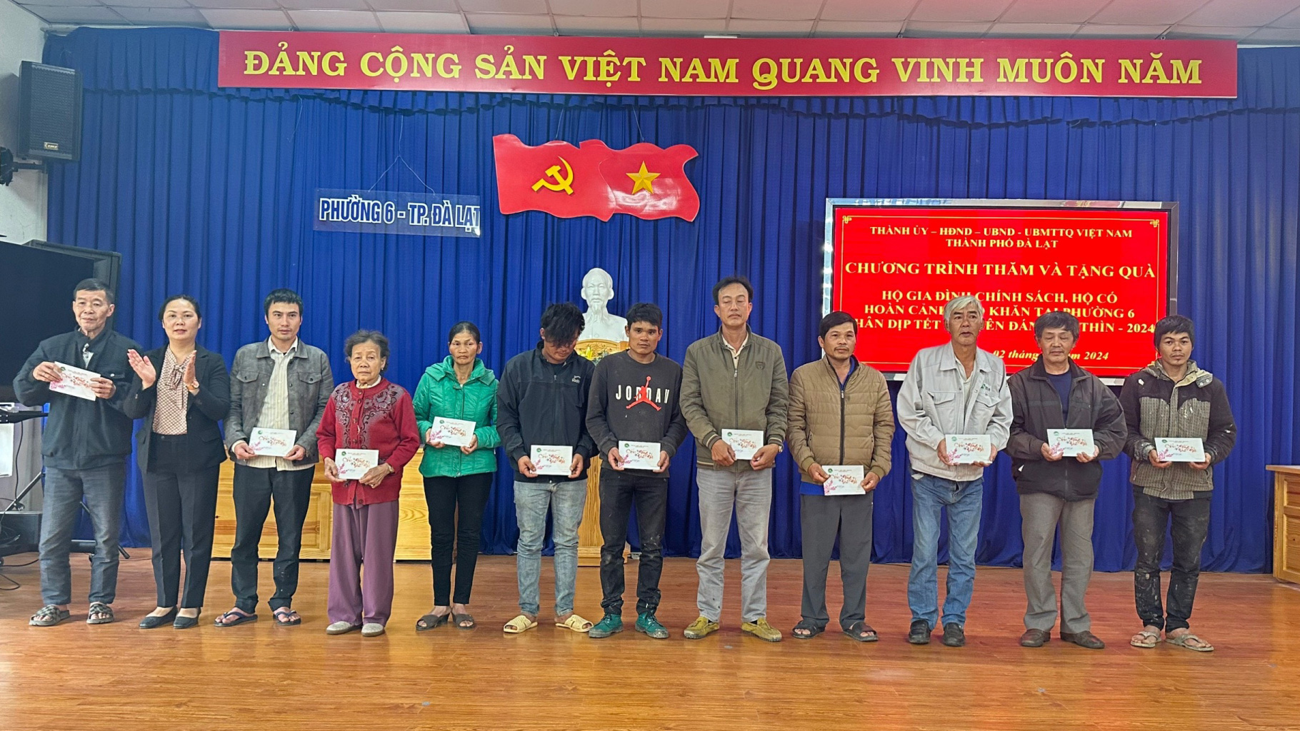 Mặt trận Tổ quốc thành phố Đà Lạt tặng quà Tết gia đình chính sách, gia đình khó khăn