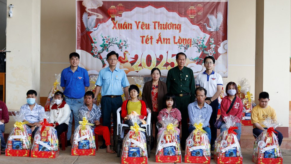 Công ty ĐHĐ thực hiện Chương trình Xuân yêu thương - Tết ấm lòng